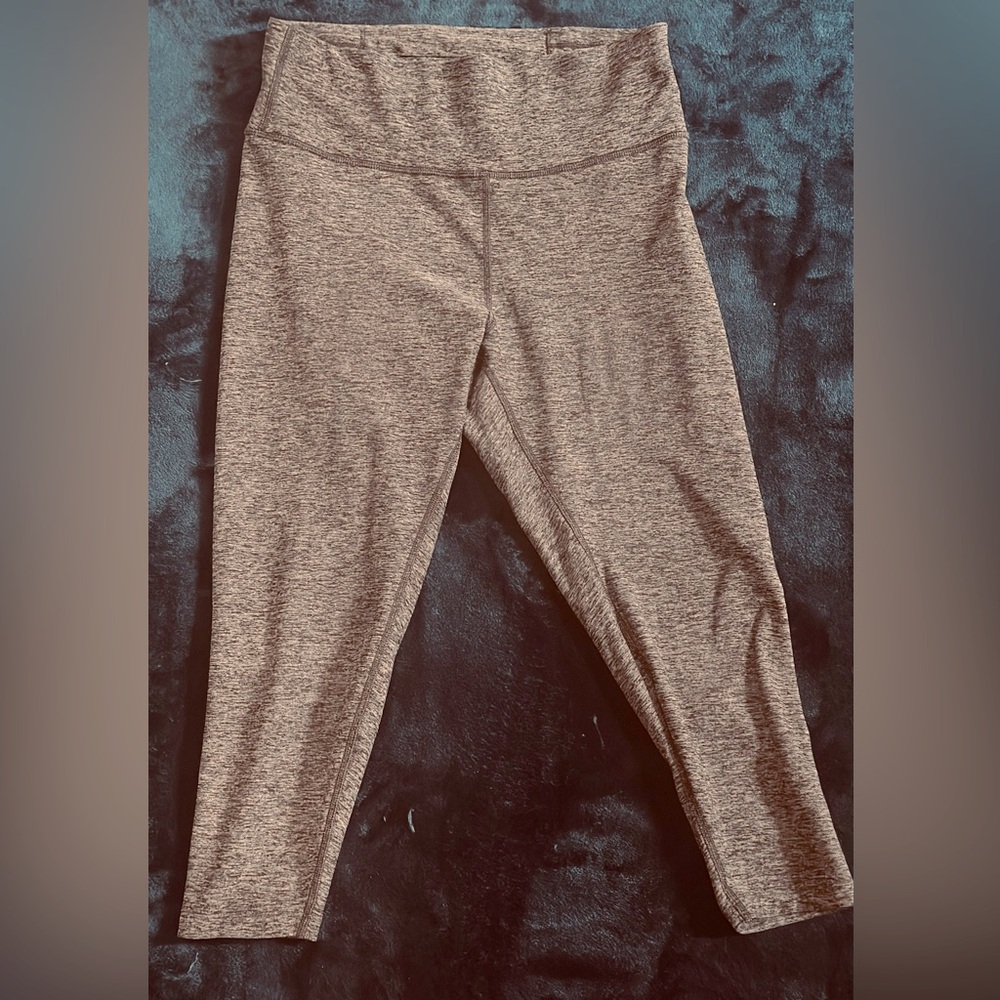 Peloton size medium cropped leggings